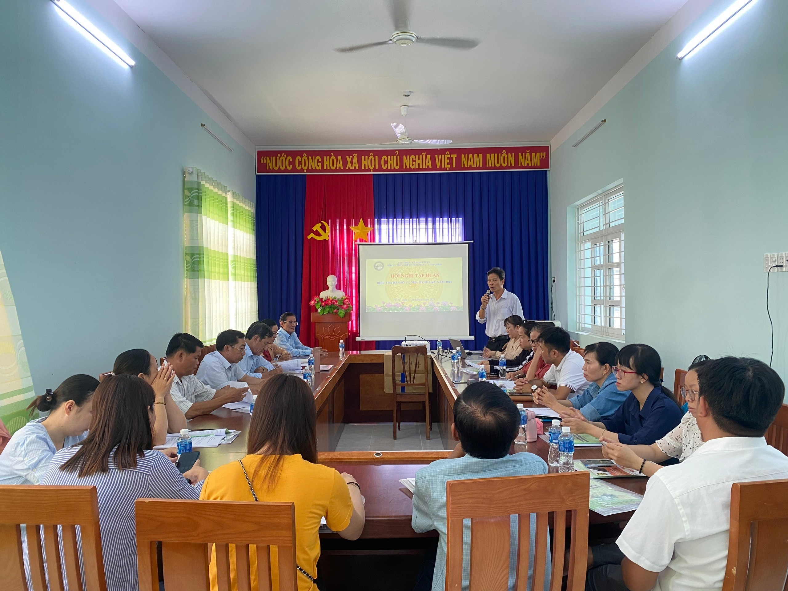 Chi cục Thống kê thành phố Phan Rang - Tháp Chàm tổ chức Hội nghị tập huấn Điều tra dân số và nhà ở giữa kỳ năm 2024